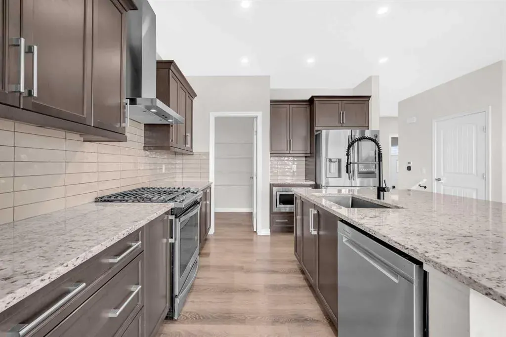 385 Corner Meadows Way NE