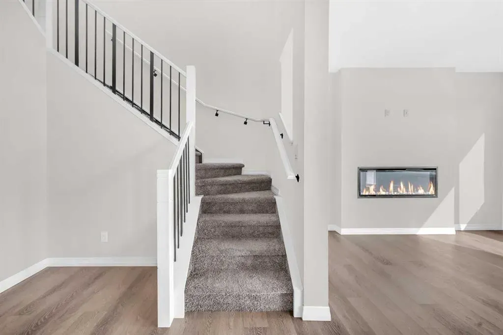 385 Corner Meadows Way NE