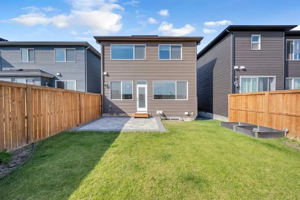 385 Corner Meadows Way NE