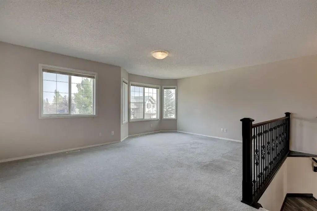 194 Somerglen Way SW