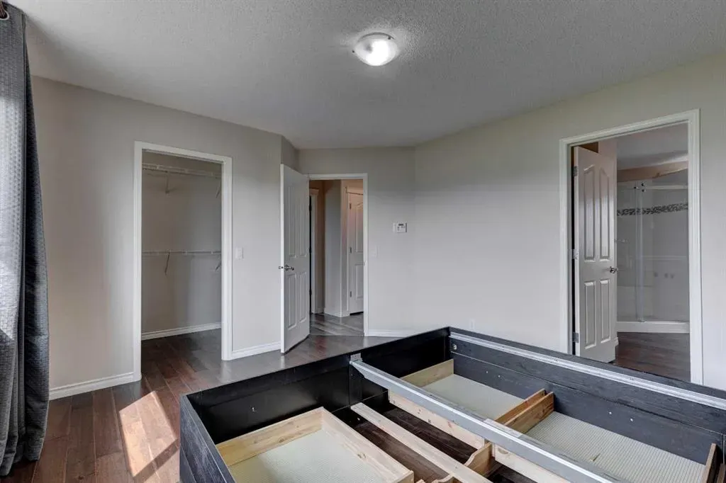 194 Somerglen Way SW