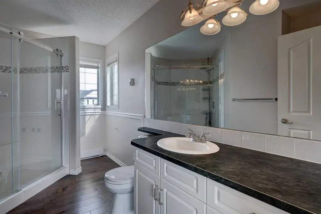 194 Somerglen Way SW
