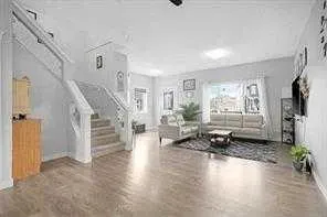 149 RAVENSTERN Crescent SE