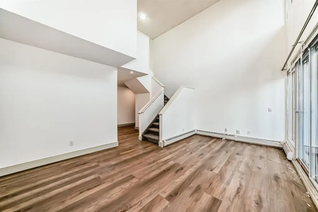 220 Village Terrace SW, #8