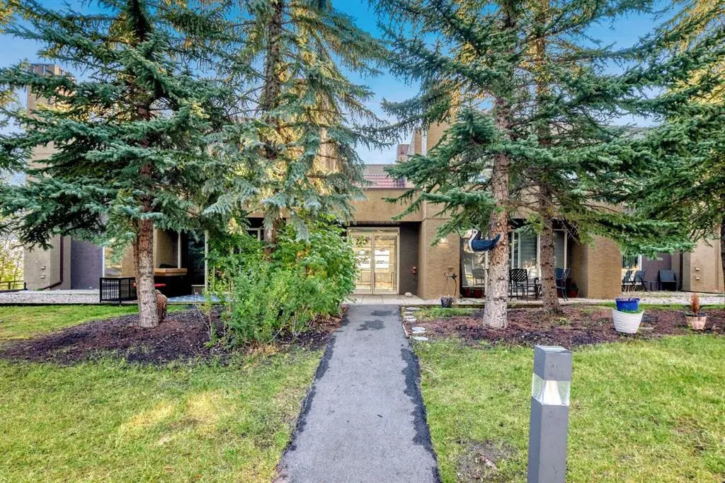 220 Village Terrace SW, #8