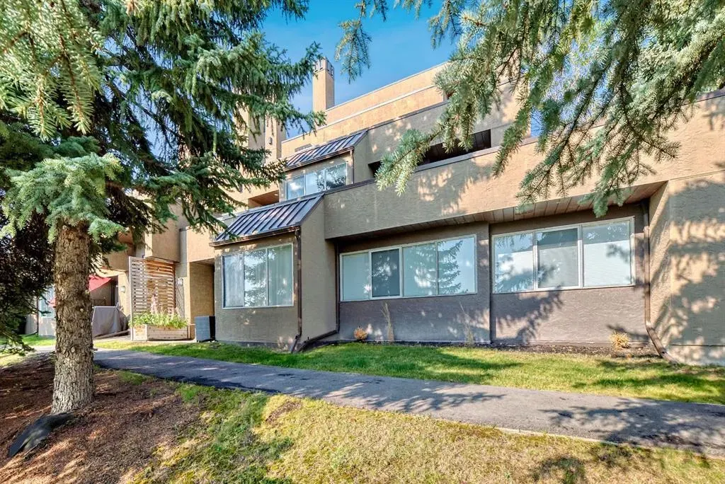 220 Village Terrace SW, #8