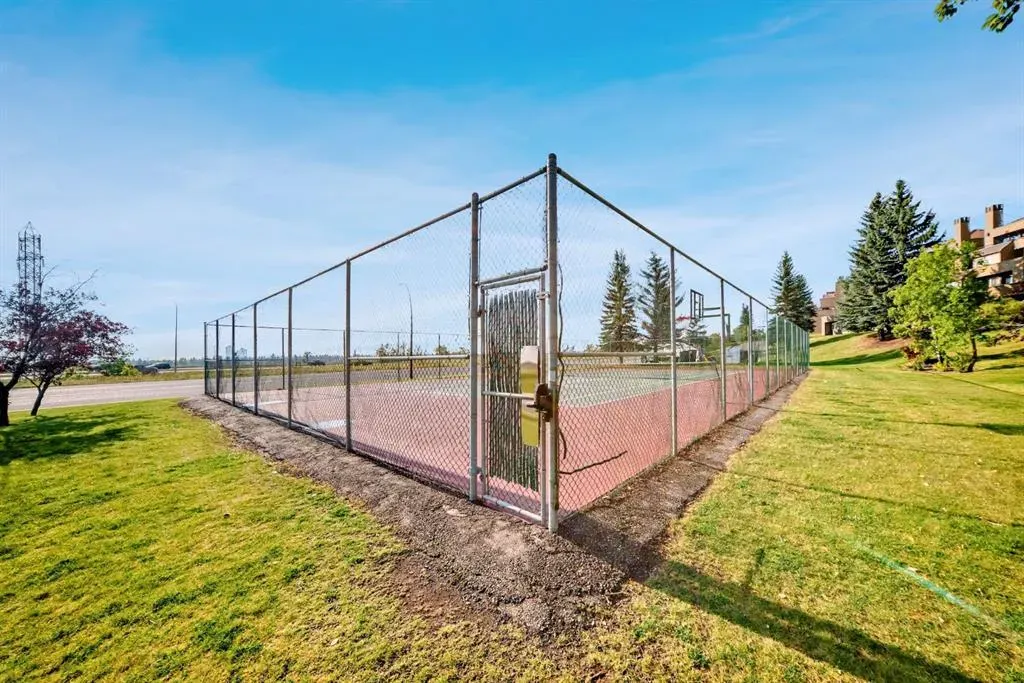 220 Village Terrace SW, #8