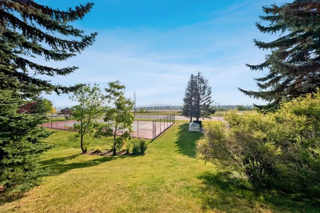 220 Village Terrace SW, #8