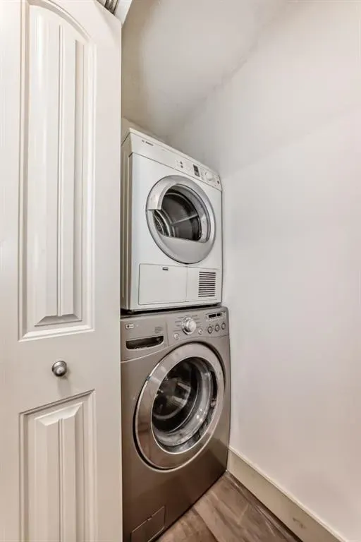 220 Village Terrace SW, #8