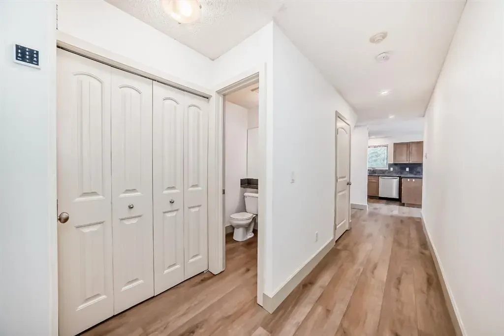 220 Village Terrace SW, #8