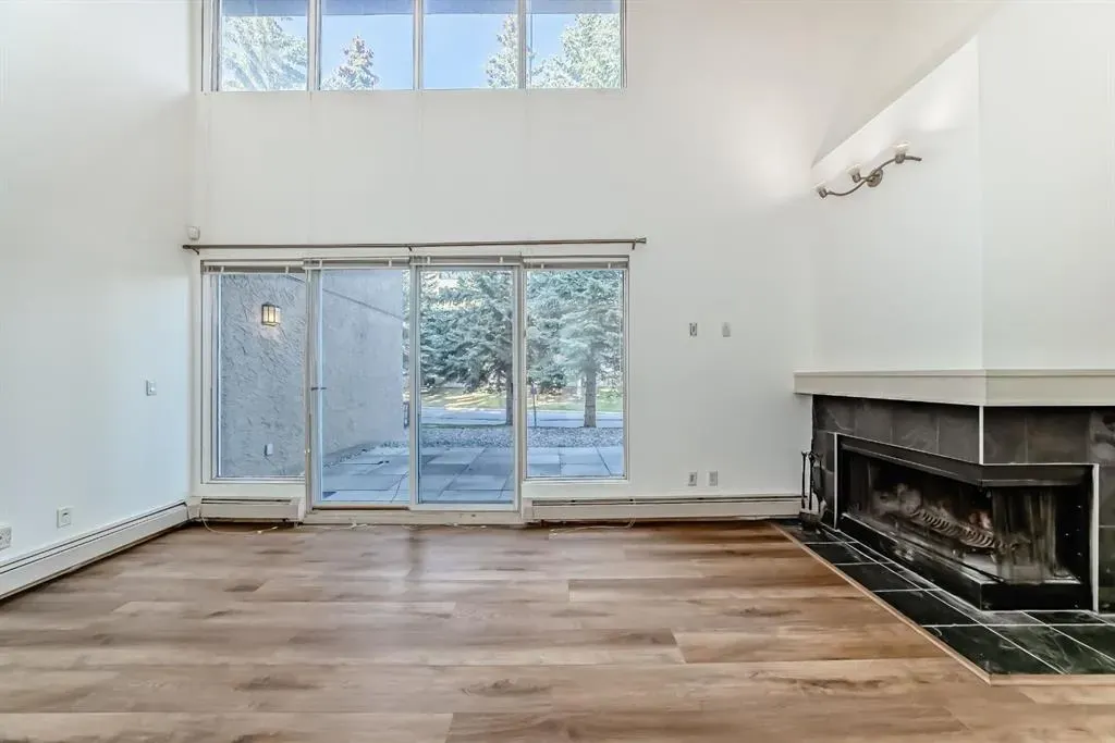 220 Village Terrace SW, #8