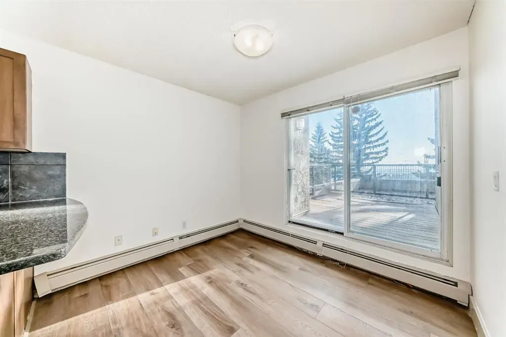 220 Village Terrace SW, #8