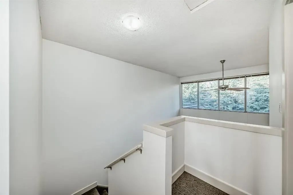 220 Village Terrace SW, #8