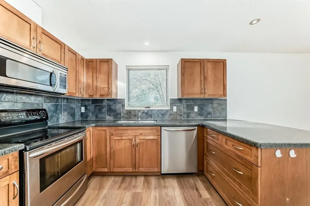 220 Village Terrace SW, #8