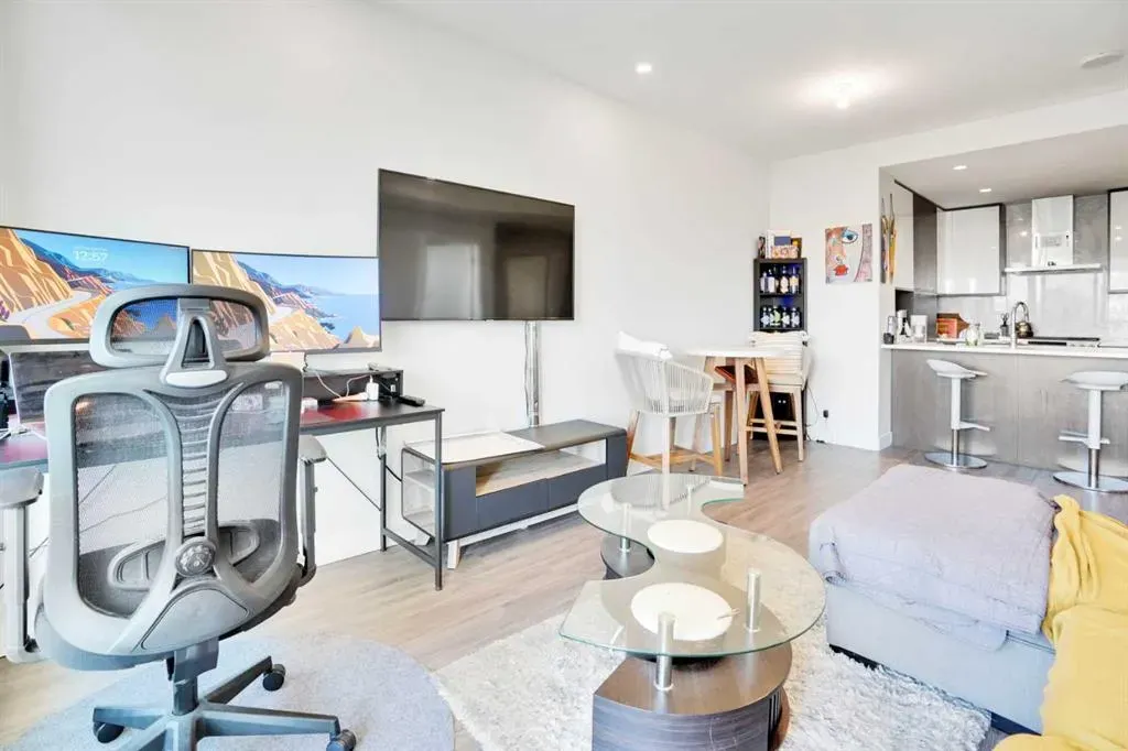 930 16 Avenue SW, #908