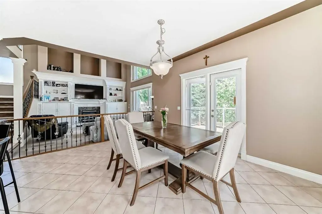 73 Simcoe Close SW