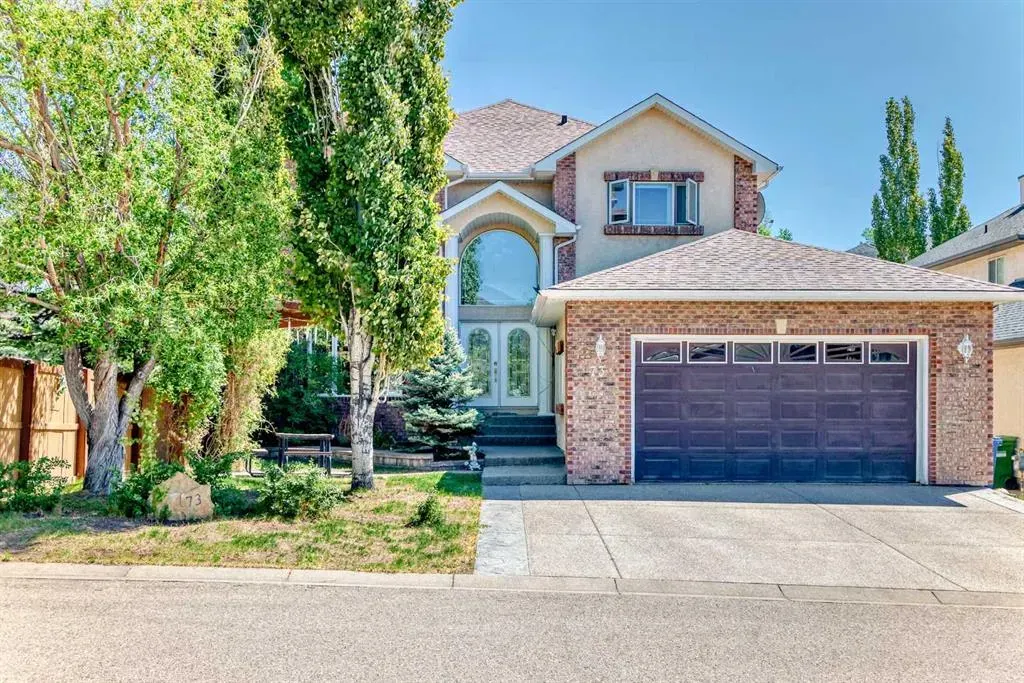 73 Simcoe Close SW