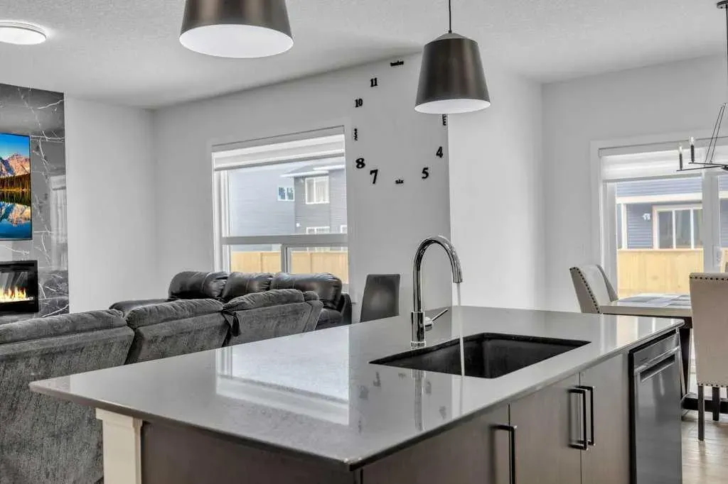 1098 Midtown Avenue SW