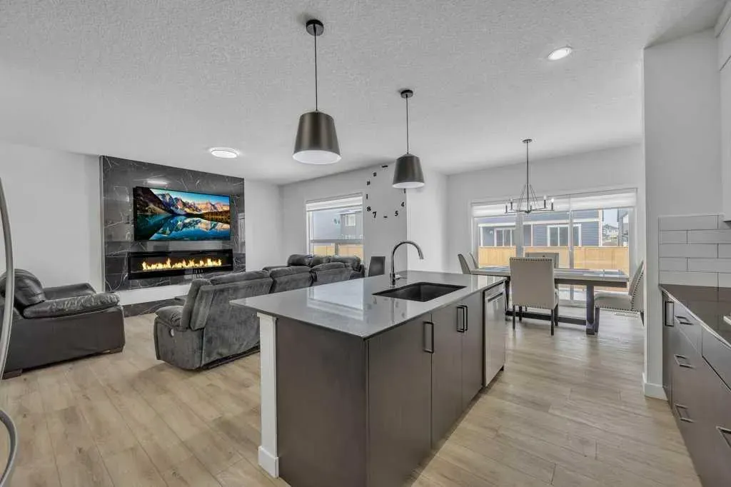 1098 Midtown Avenue SW
