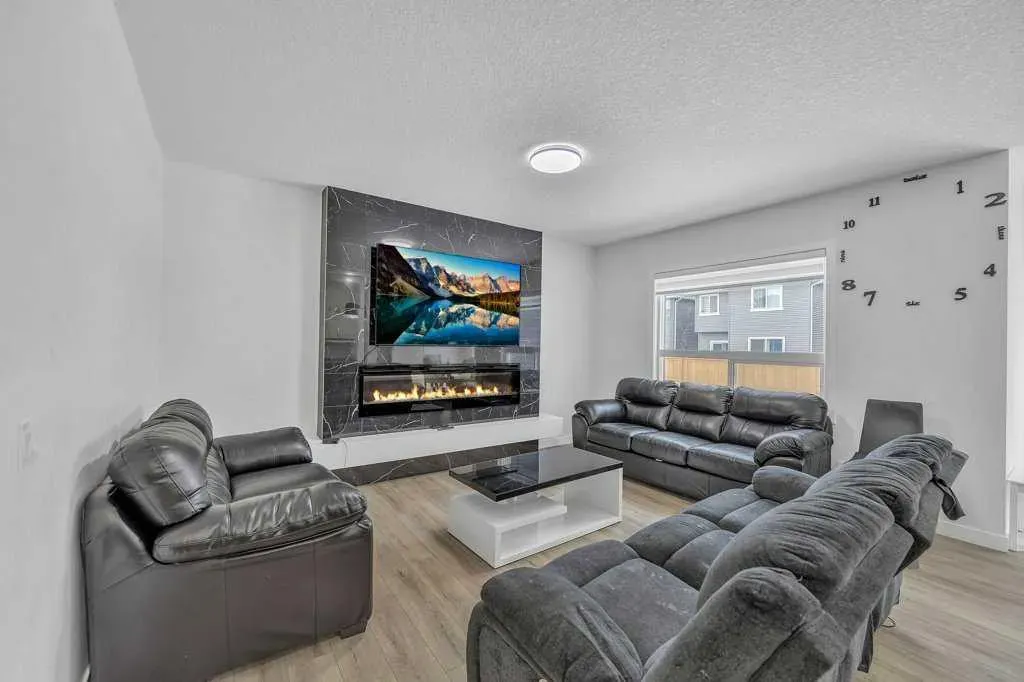 1098 Midtown Avenue SW