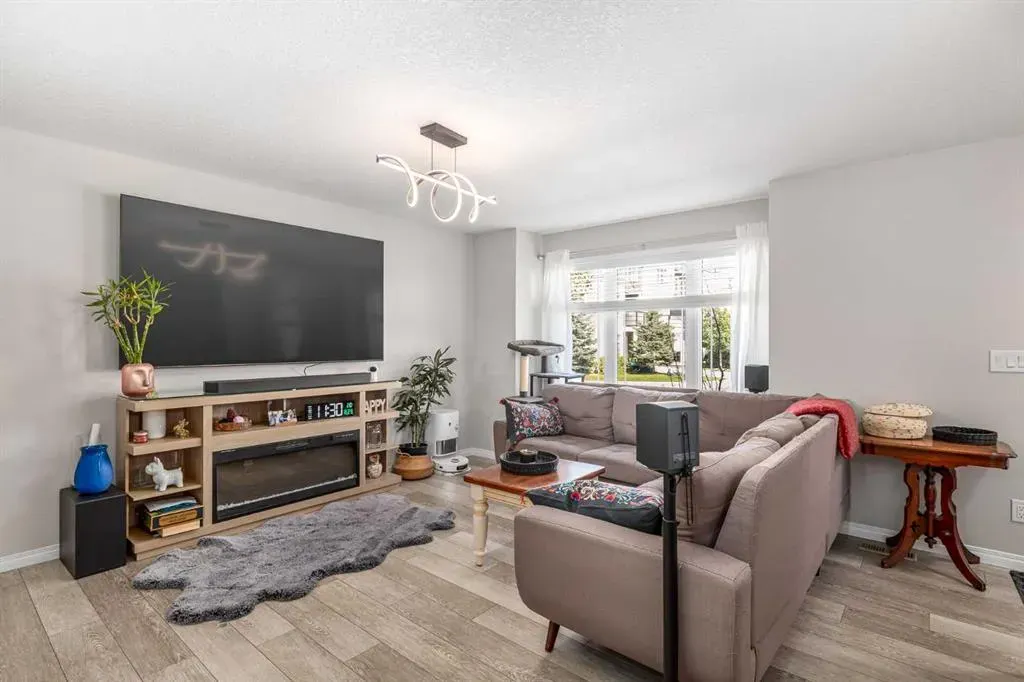 203 Windford Crescent SW