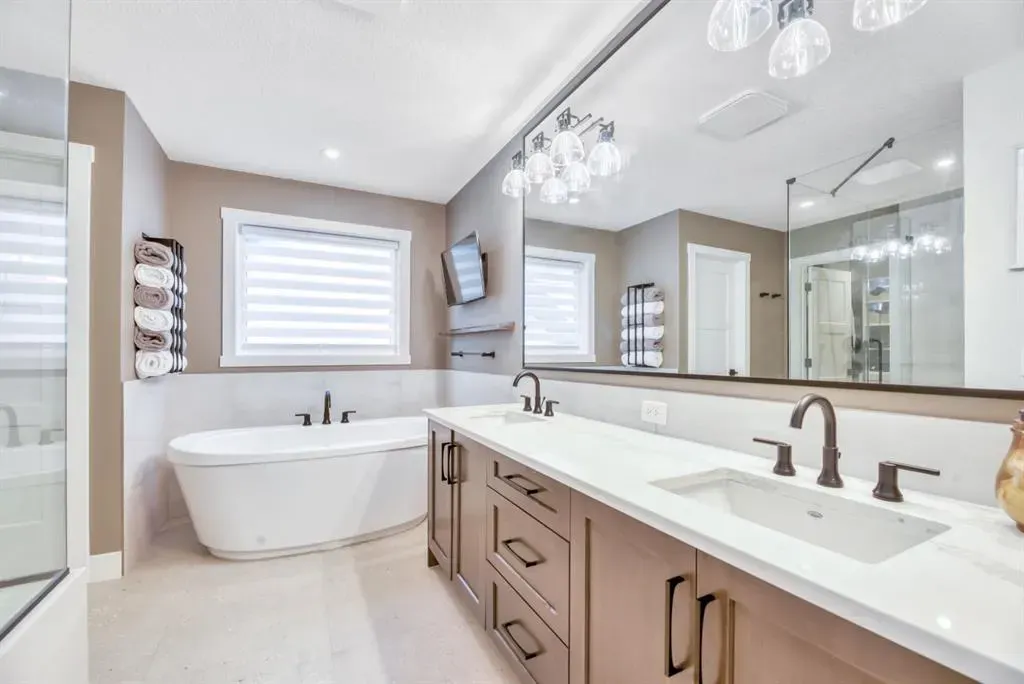 252 Marina Grove SE