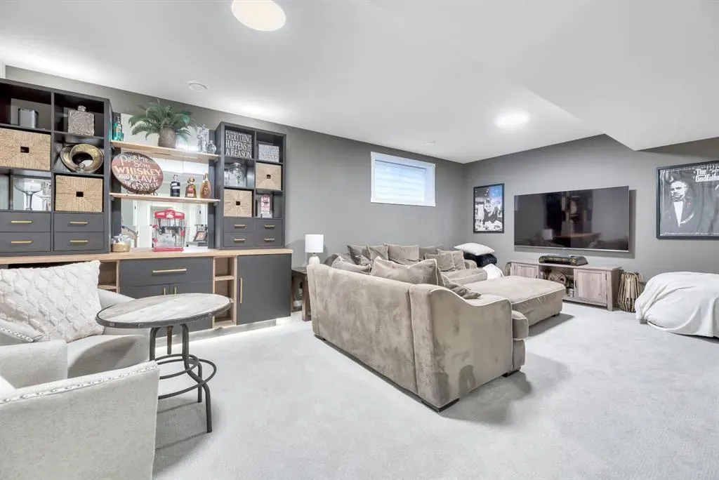 252 Marina Grove SE