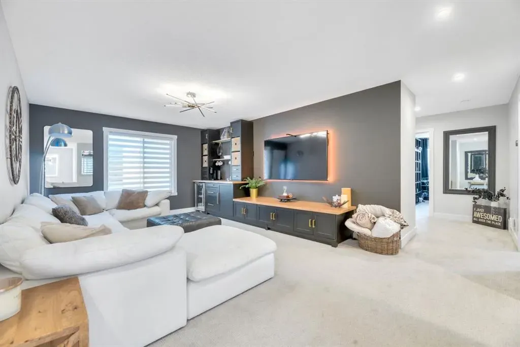 252 Marina Grove SE