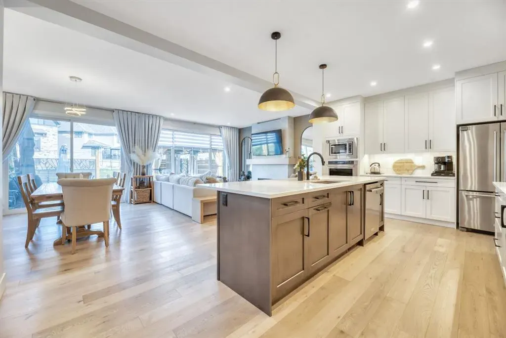252 Marina Grove SE