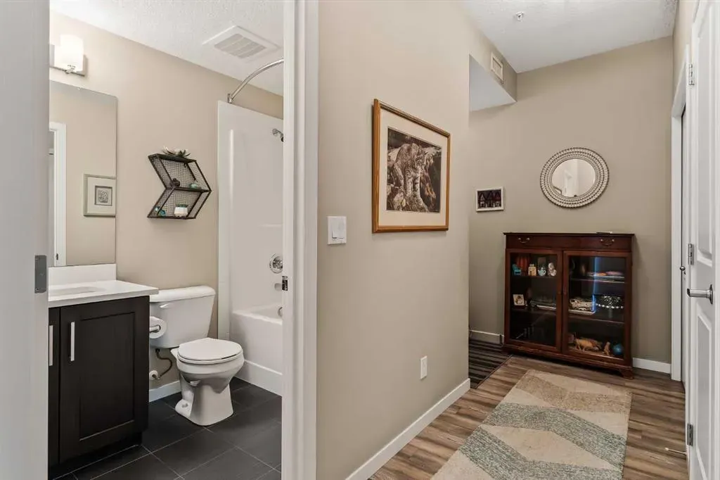 10 Mahogany Mews SE, #204