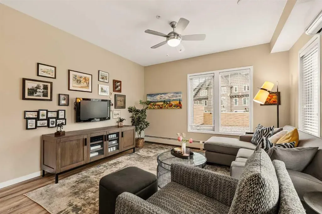 10 Mahogany Mews SE, #204
