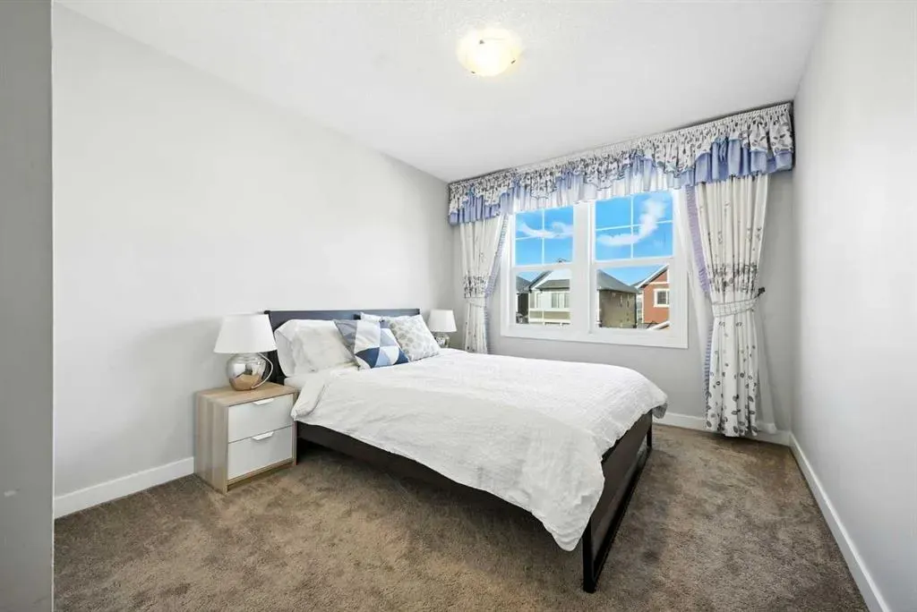 243 Evansfield Way NW