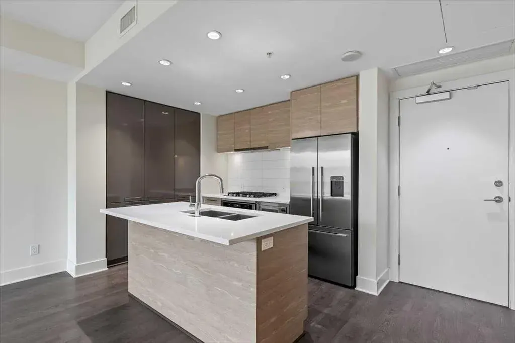38 9 Street NE, #610