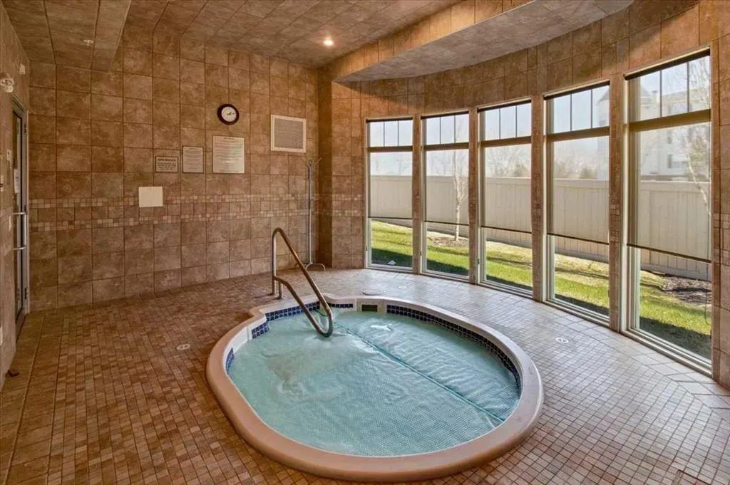 92 Crystal Shores Road, #2110