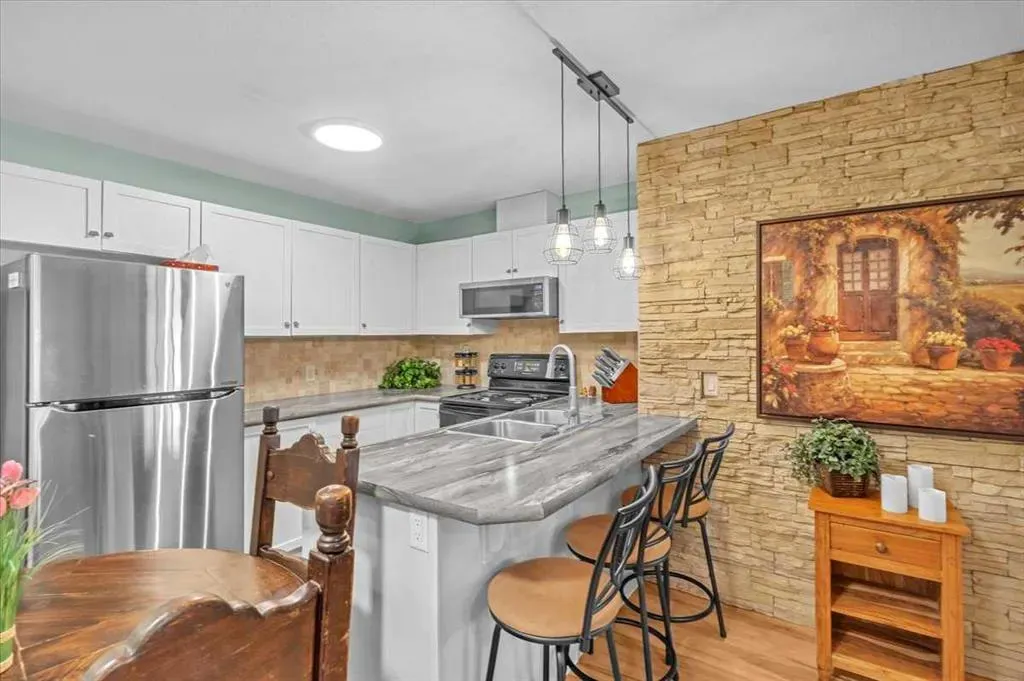 92 Crystal Shores Road, #2110