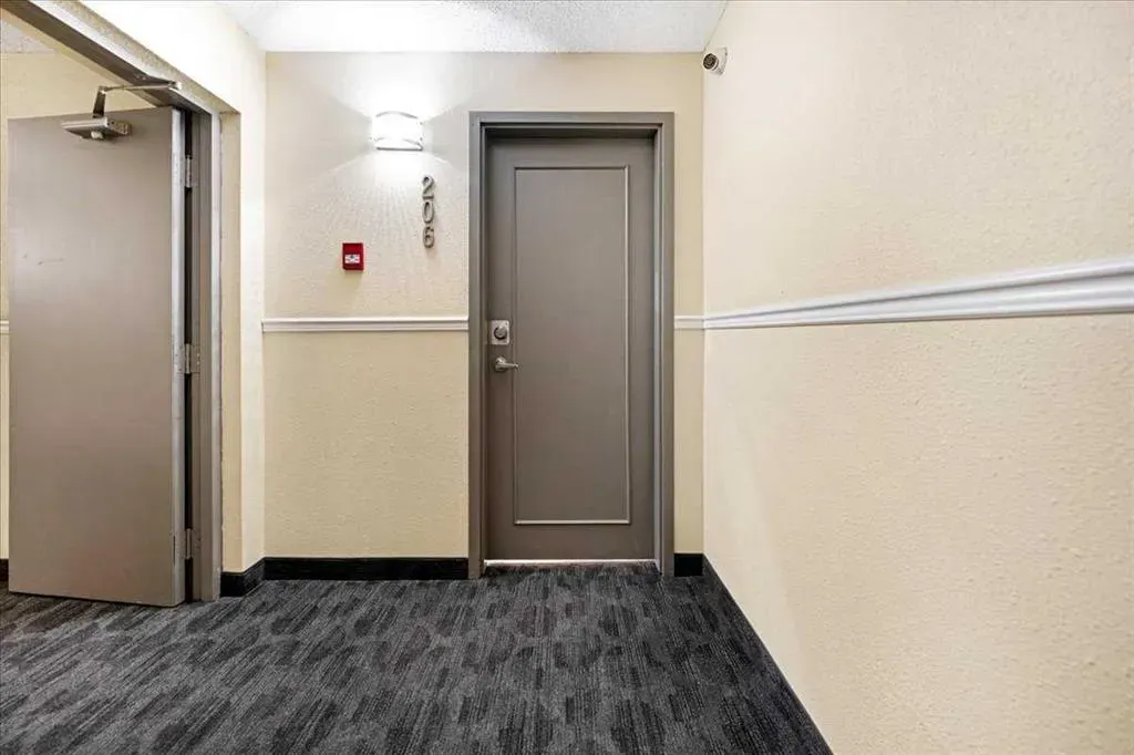 630 57 Avenue SW, #206