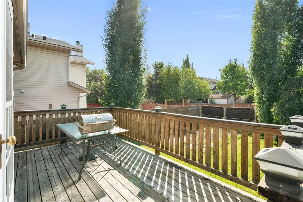 136 Sunvista Close SE