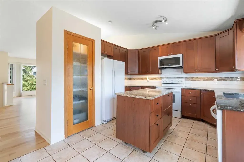 136 Sunvista Close SE