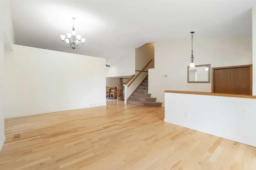 136 Sunvista Close SE