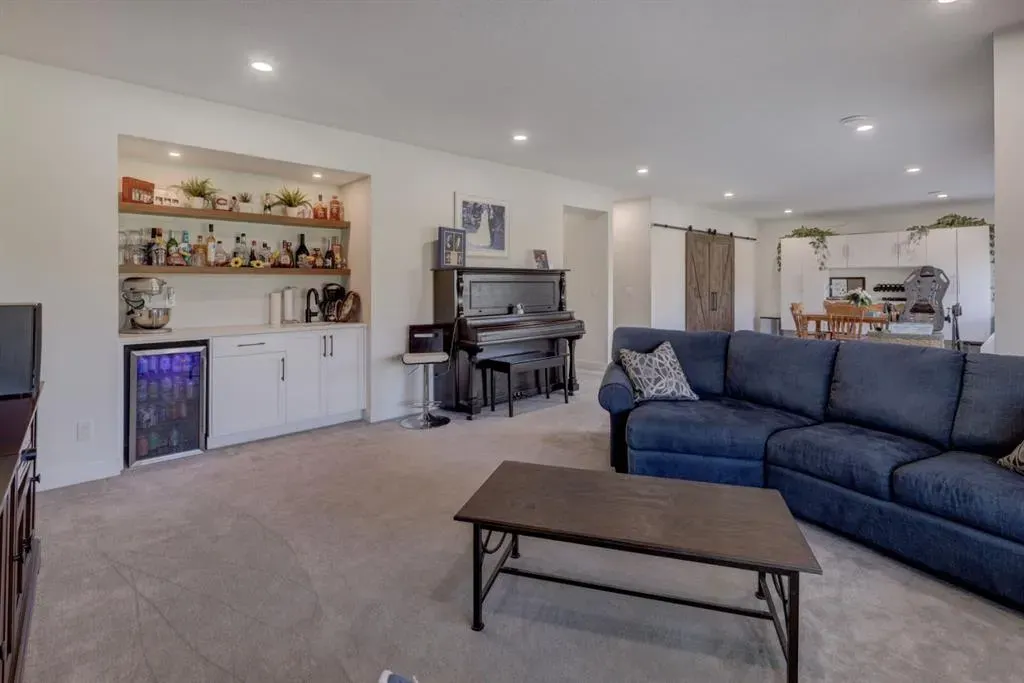 198 Bayview Circle SW