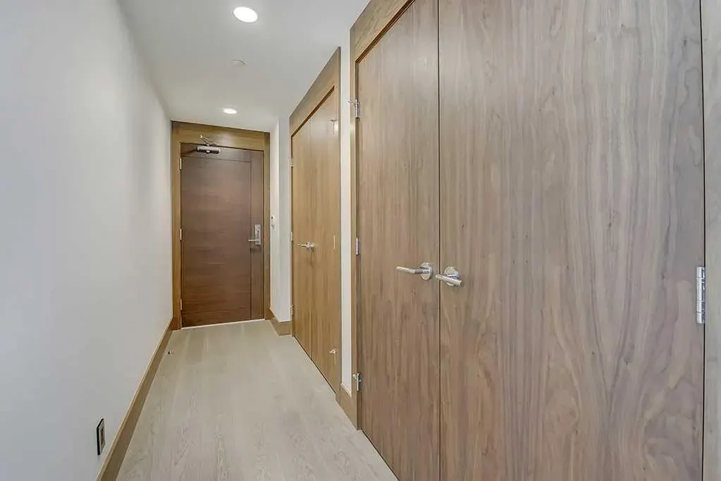 738 1 Avenue SW, #301