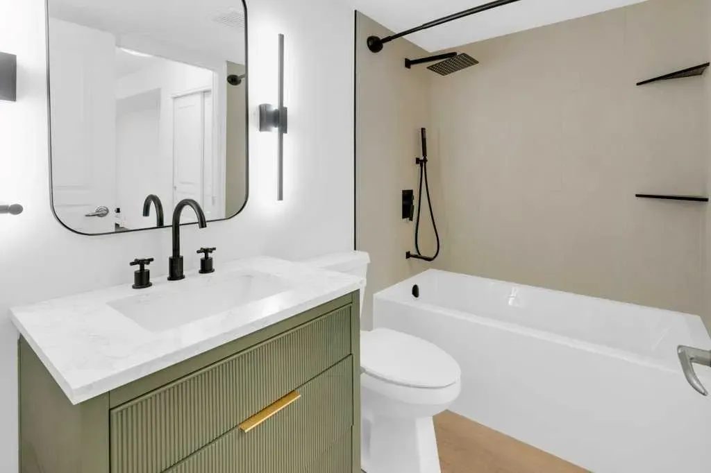 30 Richard Court SW, #140