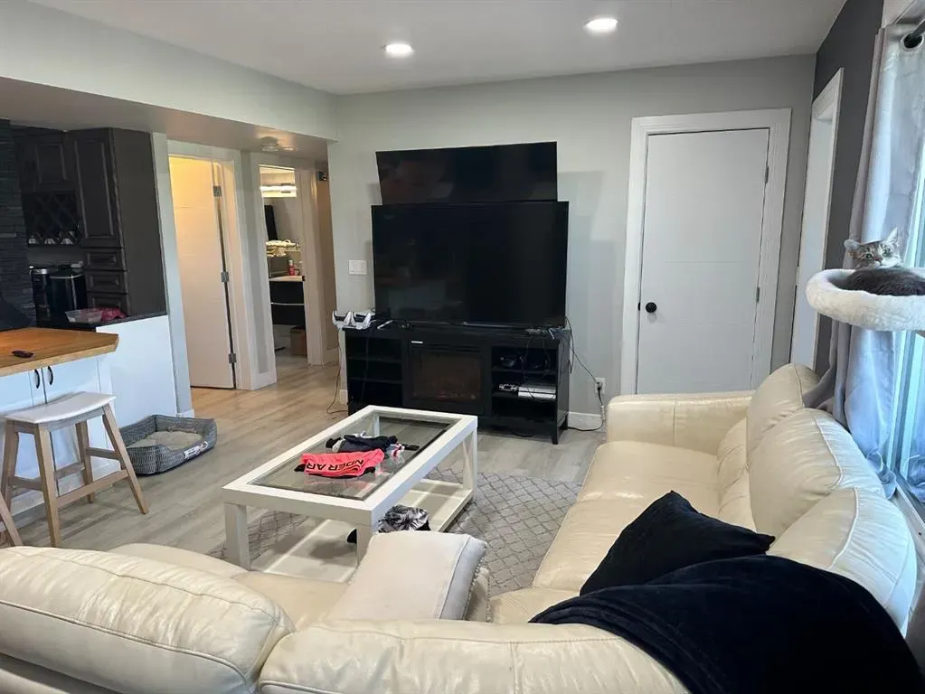 7702 Devonshire Lane