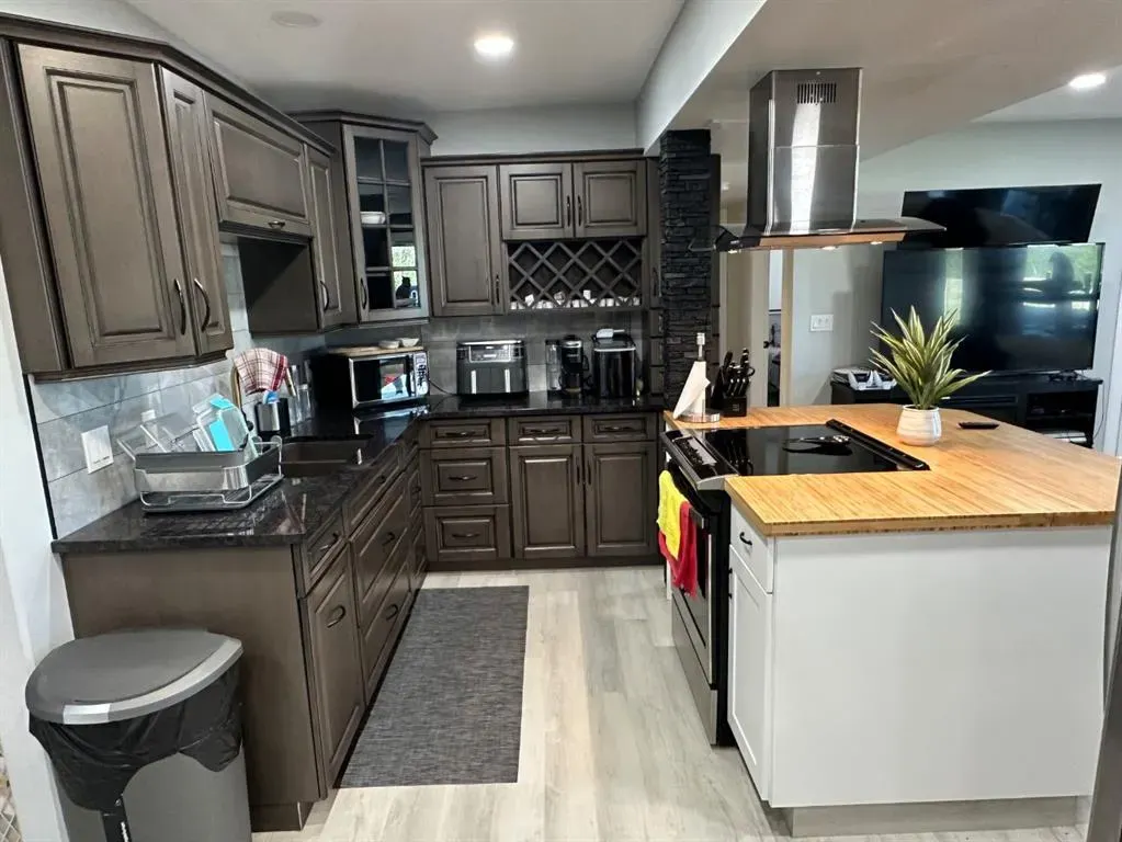 7702 Devonshire Lane