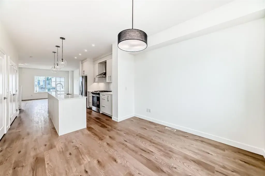 430 Carringvue Grove NW