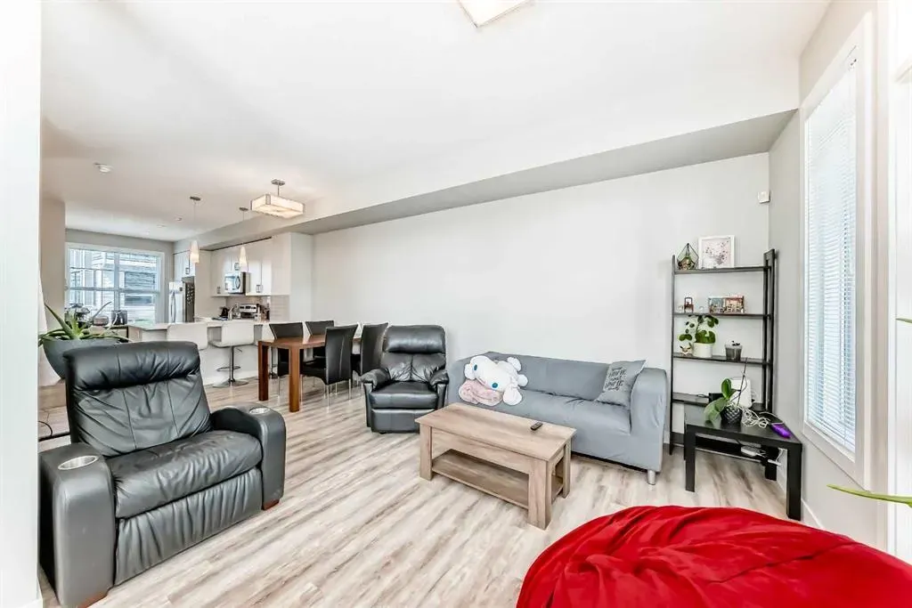 19639 42 Street SE