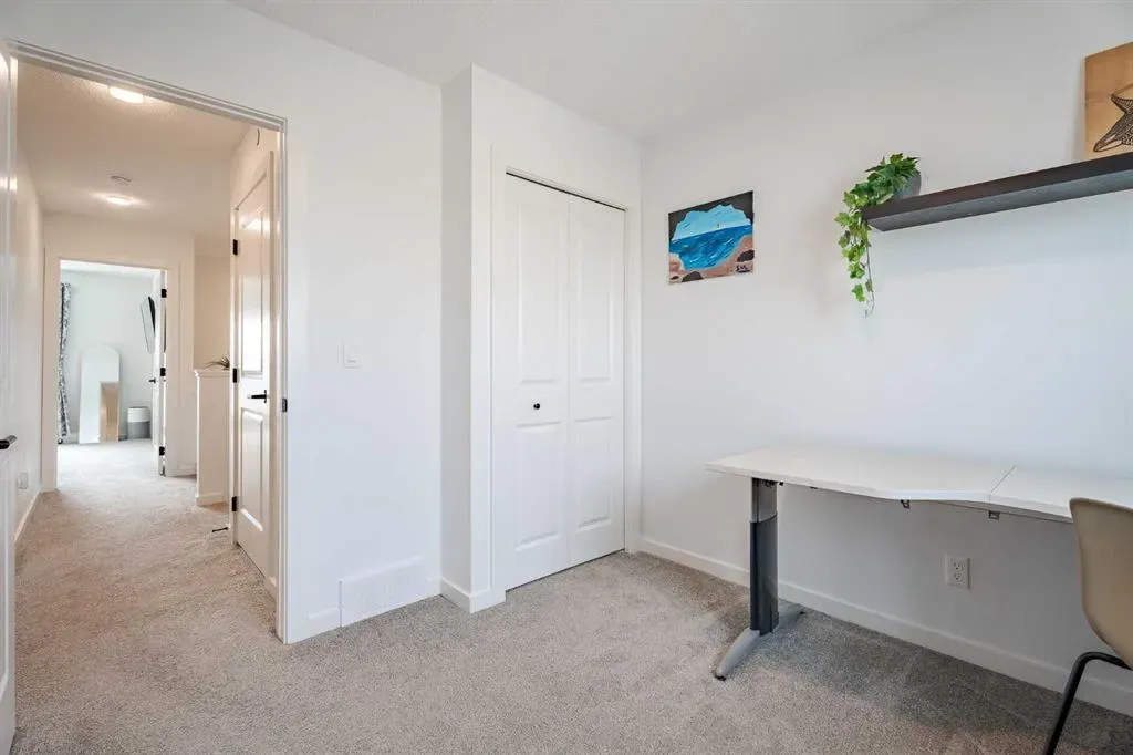 244 Livingston View NE