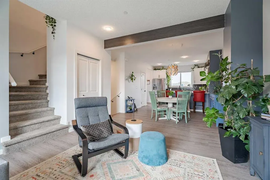 244 Livingston View NE