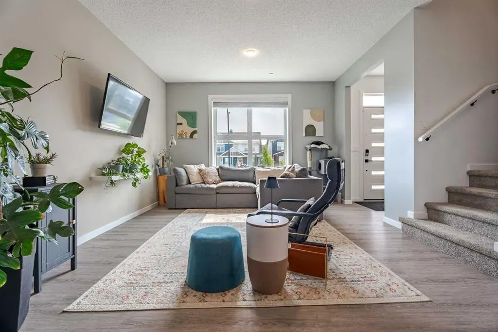 244 Livingston View NE