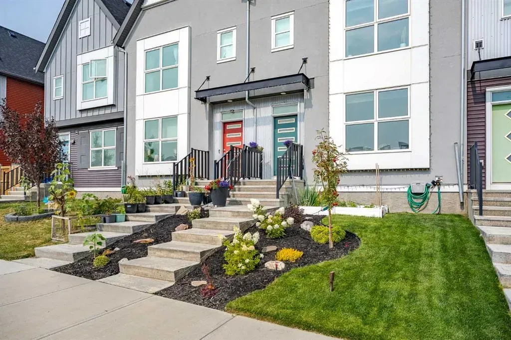 244 Livingston View NE